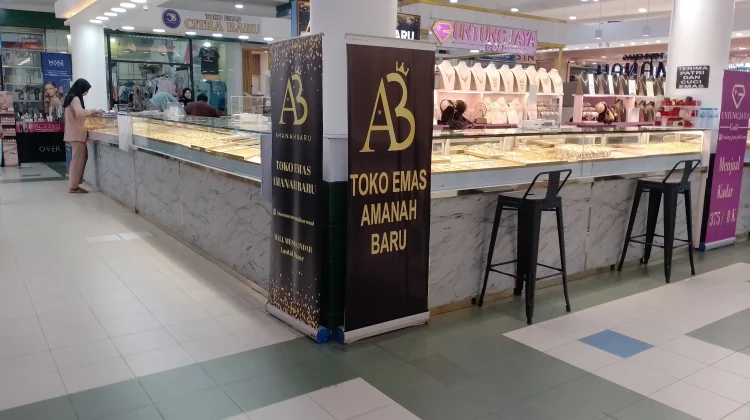 Harga Emas Turun  Toko Tetap Sepi ,Pembeli Masih Menahan  Diri