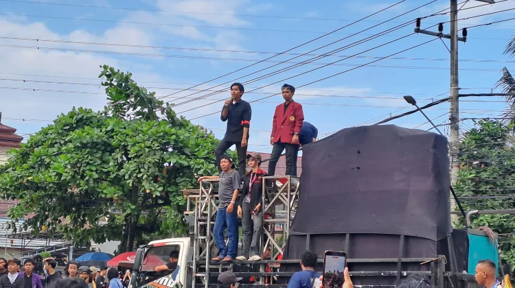 Situasi Demo 214 Jilid Dua di Kantor DPRD Kaltim