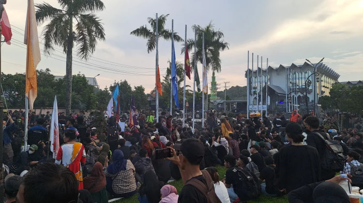 Situasi Demo 214 Jilid Dua di Kantor DPRD Kaltim