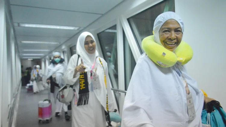 Momen Menteri Haji RI Lepas Jemaah Kloter 10 Embarkasi Balikpapan