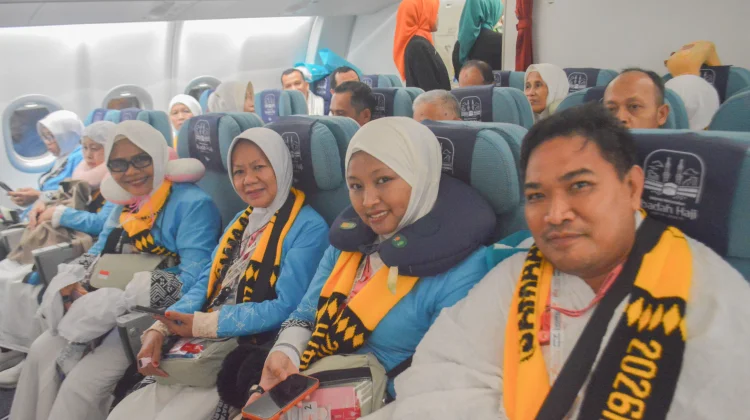 Momen Menteri Haji RI Lepas Jemaah Kloter 10 Embarkasi Balikpapan