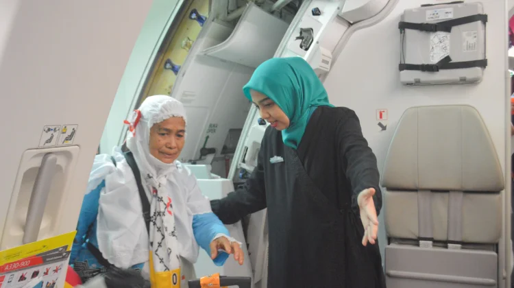 Momen Menteri Haji RI Lepas Jemaah Kloter 10 Embarkasi Balikpapan