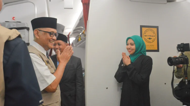 Momen Menteri Haji RI Lepas Jemaah Kloter 10 Embarkasi Balikpapan
