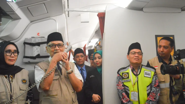 Momen Menteri Haji RI Lepas Jemaah Kloter 10 Embarkasi Balikpapan