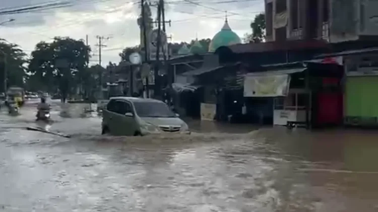 Macet dan Banjir usai Hujan di Kawasan Samarinda