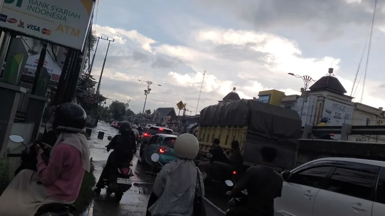 Macet dan Banjir usai Hujan di Kawasan Samarinda