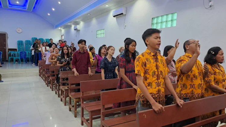Suasana Ibadah Kenaikan Yesus Kristus di GPdI Temindung Samarinda