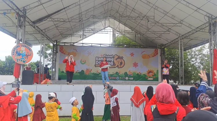 Suasana Festival Kampung Dongeng Etam “Merajut Cerita, Menguatkan Keluarga"