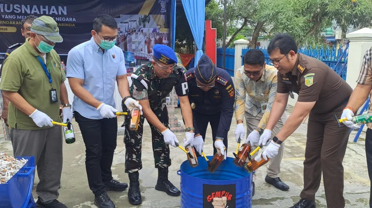 Bea Cukai Samarinda Musnahkan Rokok dan Miras Ilegal Senilai Rp3 Miliar
