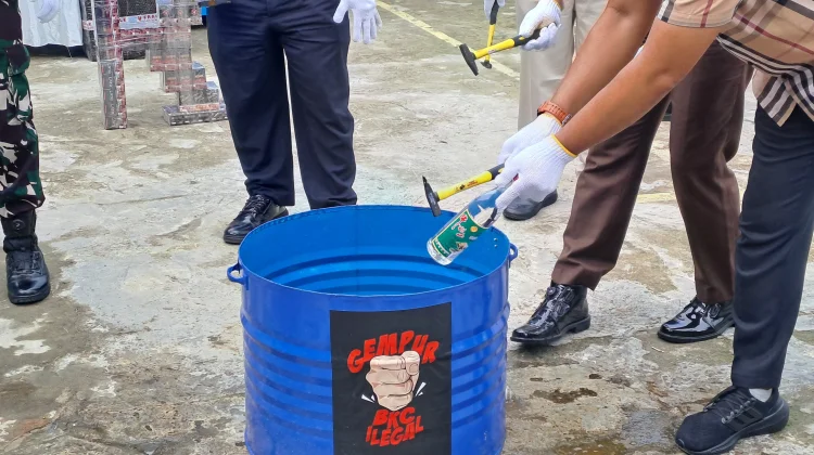 Bea Cukai Samarinda Musnahkan Rokok dan Miras Ilegal Senilai Rp3 Miliar