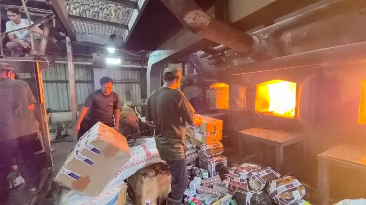 Bea Cukai Samarinda Musnahkan Rokok dan Miras Ilegal Senilai Rp3 Miliar