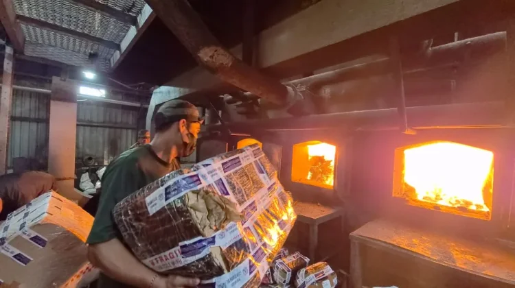 Bea Cukai Samarinda Musnahkan Rokok dan Miras Ilegal Senilai Rp3 Miliar