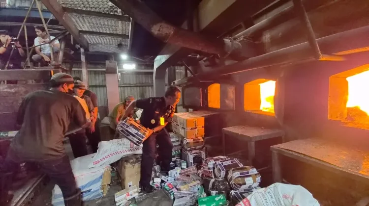 Bea Cukai Samarinda Musnahkan Rokok dan Miras Ilegal Senilai Rp3 Miliar