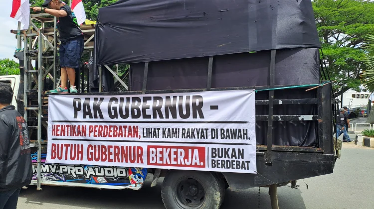 Suasana Demo Konflik HGU di Kantor Gubernur Kaltim, Rudy Mas'ud Temui Massa