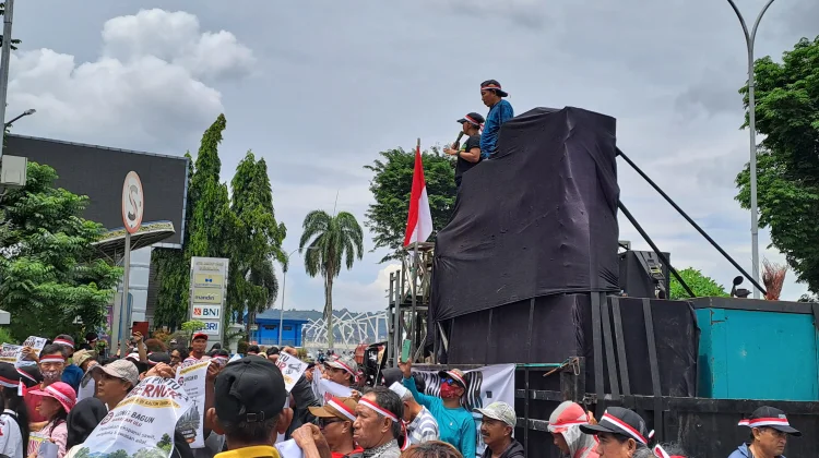 Suasana Demo Konflik HGU di Kantor Gubernur Kaltim, Rudy Mas'ud Temui Massa