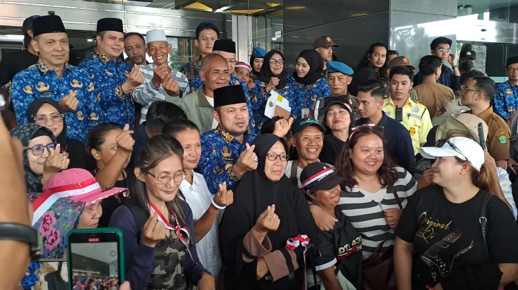 Suasana Demo Konflik HGU di Kantor Gubernur Kaltim, Rudy Mas'ud Temui Massa