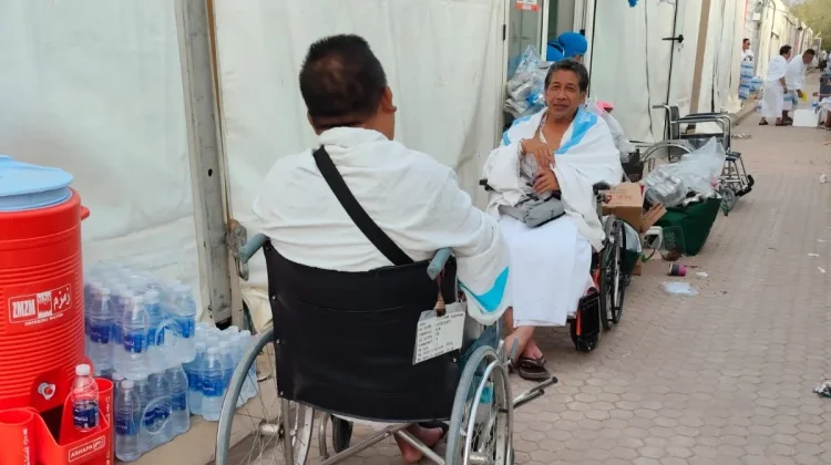 Suasana Tenda Jemaah Kloter 4 BPN Selama di Arafah