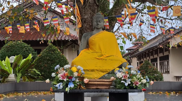 Suasana Ibadah Detik-Detik Tri Suci Waisak 2570 BE/2026 di Vihara Muladharma