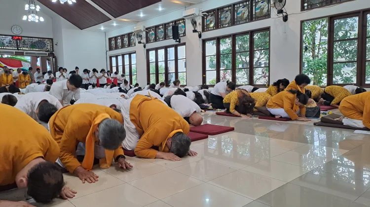 Suasana Ibadah Detik-Detik Tri Suci Waisak 2570 BE/2026 di Vihara Muladharma