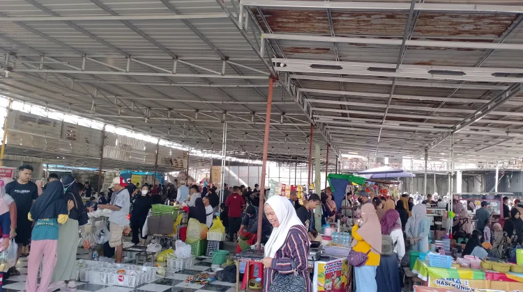 Situasi Pasar Tungging Samarinda Seberang Viral di Media Sosial Dipadati Pembeli