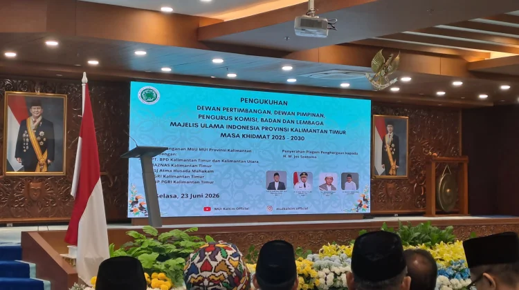 Waketum MUI Kukuhkan Pengurus MUI Kaltim Masa Bakti 2025-2030