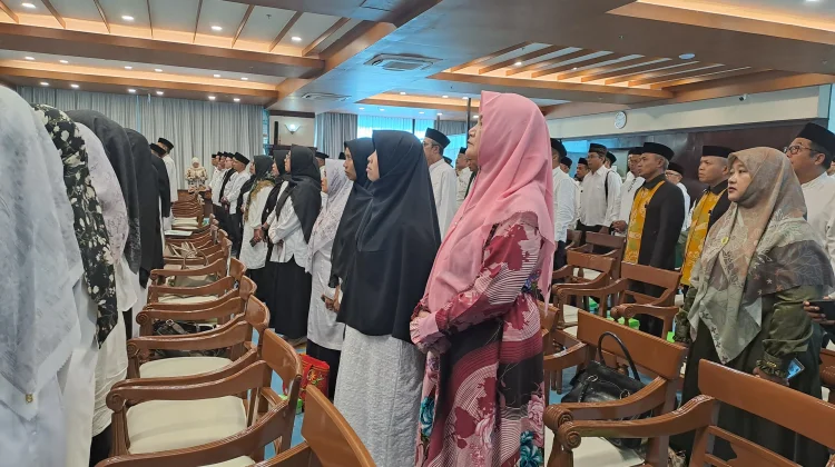 Waketum MUI Kukuhkan Pengurus MUI Kaltim Masa Bakti 2025-2030