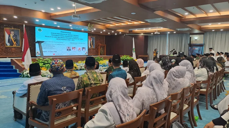 Waketum MUI Kukuhkan Pengurus MUI Kaltim Masa Bakti 2025-2030