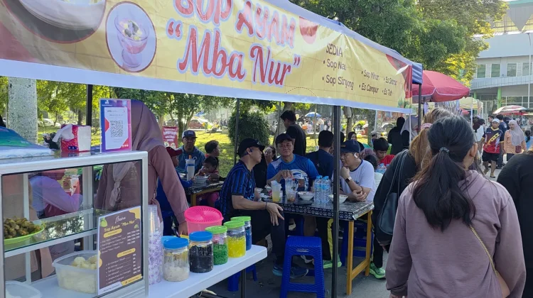 Berita Foto - Minggu Pagi di GOR Kadrie Oening, Warga Ramai Berolahraga ...