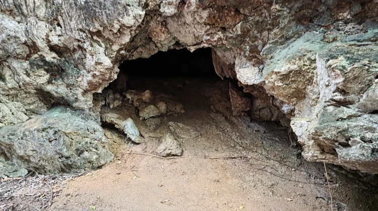 Menjelajah Goa Batu Gelap, Wisata Alam di Desa Sukamaju Tenggarong Seberang