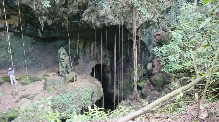 Menjelajah Goa Batu Gelap, Wisata Alam di Desa Sukamaju Tenggarong Seberang