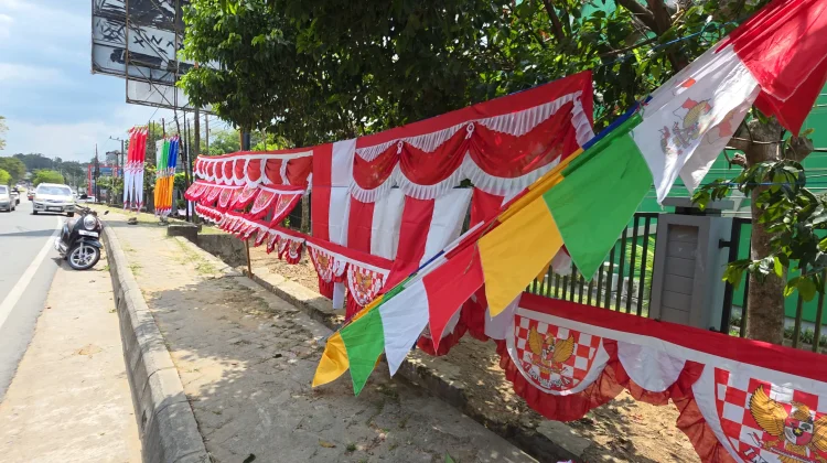 Pedagang Bendera di Samarinda Akui Pernah Raup Rp10 Ribu Sehari