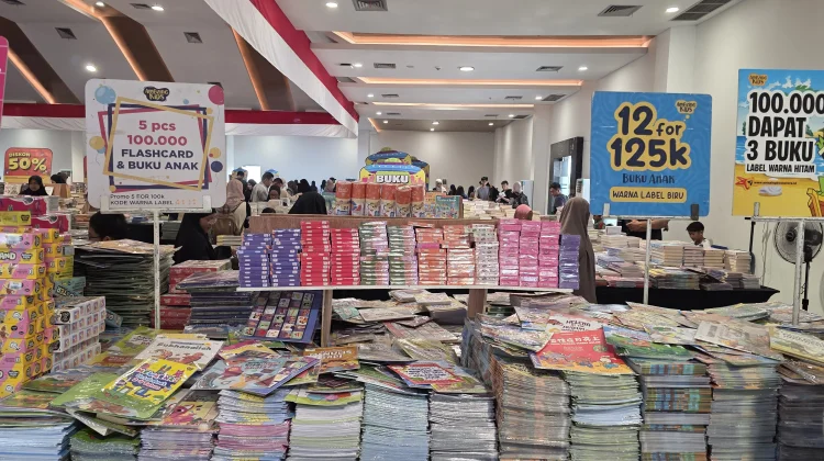 Antusiasme Warga Ramaikan Gudang Buku Keliling di Samarinda