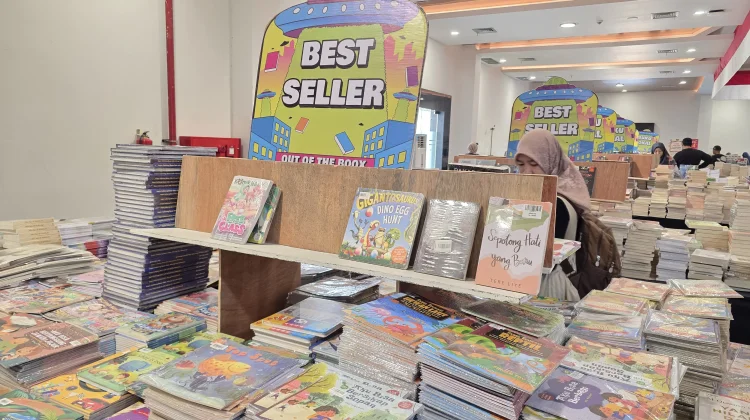 Antusiasme Warga Ramaikan Gudang Buku Keliling di Samarinda