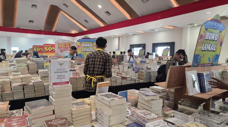 Antusiasme Warga Ramaikan Gudang Buku Keliling di Samarinda