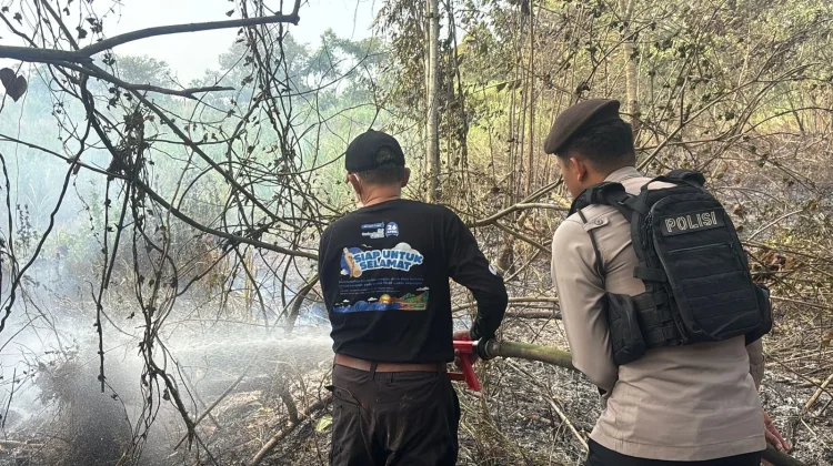 Polresta Samarinda Quick Respons Kebakaran Lahan di Tanah Merah