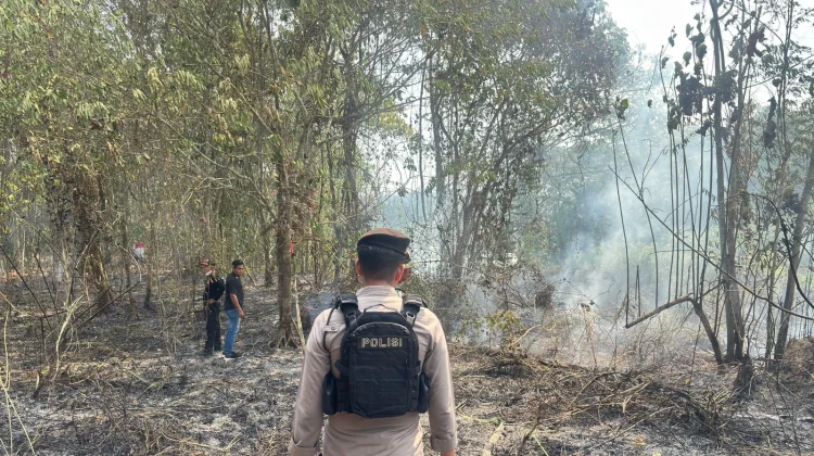 Polresta Samarinda Quick Respons Kebakaran Lahan di Tanah Merah