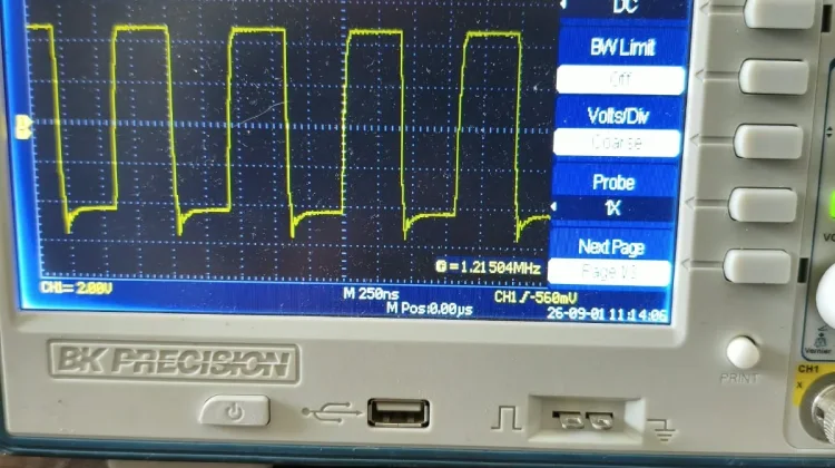 Perbaikan pemancar AM 1215 MW RRI Rempanga, Kukar, Kaltim oleh petugas TMB Samarinda