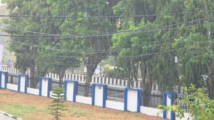 Hampir Dua Bulan Kering, Kota Samarinda Diguyur Hujan Deras