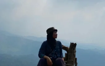 Menikmati Alam lewat Hobi Mendaki Gunung