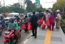 Ramadan Berbagi, IKM Samarinda Salurkan Ribuan Takjil untuk Masyarakat
