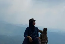Menikmati Alam lewat Hobi Mendaki Gunung