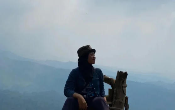 Menikmati Alam lewat Hobi Mendaki Gunung