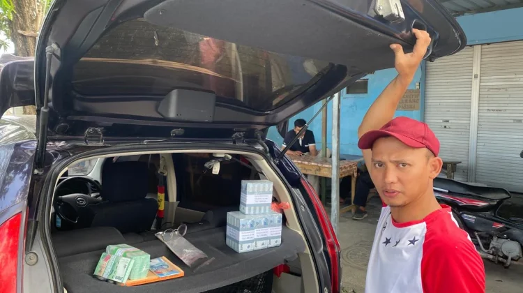 Potret Jasa Penukaran Uang Baru di Sampang