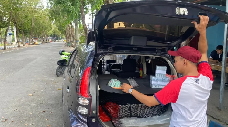 Potret Jasa Penukaran Uang Baru di Sampang