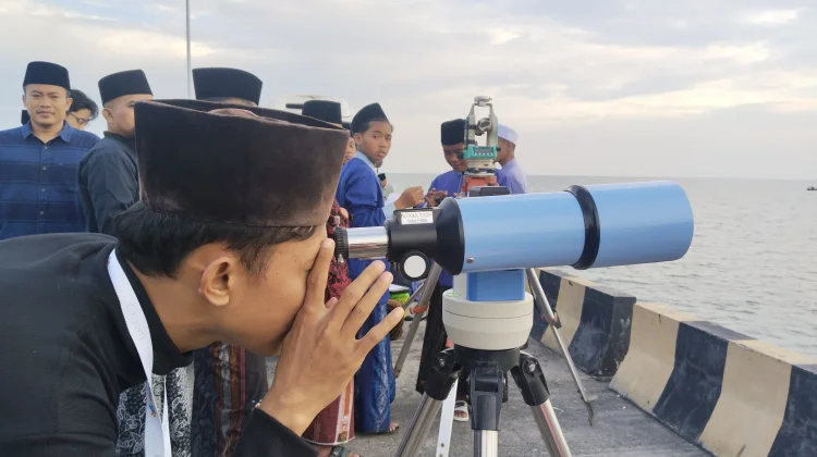 Mendung Warnai Pemantauan Hilal di Pelabuhan Taddan Sampang