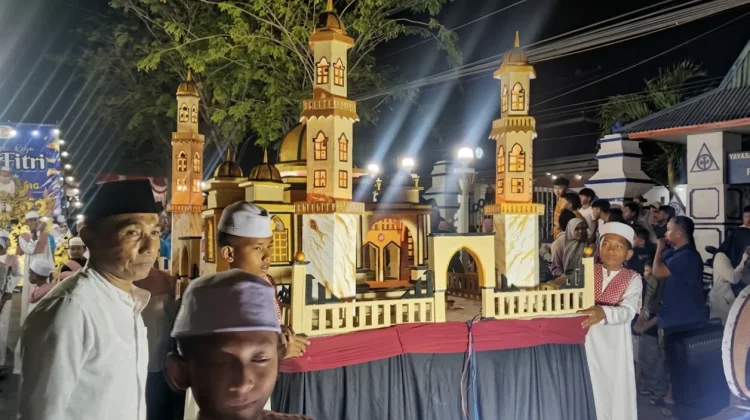 Semarak Pawai Takbir Keliling di Sampang