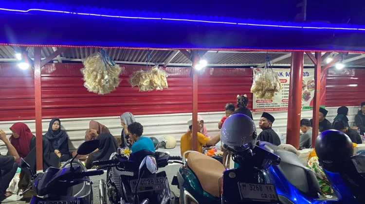 Warung Ikan Bakar di Sumenep Diserbu Pemudik