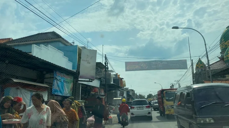 Kemacetan di Jalur Nasional Sampang