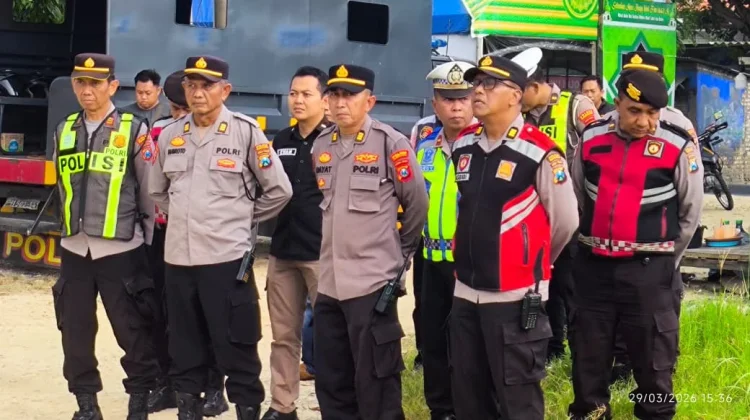 Tradisi Per - Peran , Polres Pamekasan Siaga Jalur Protokol
