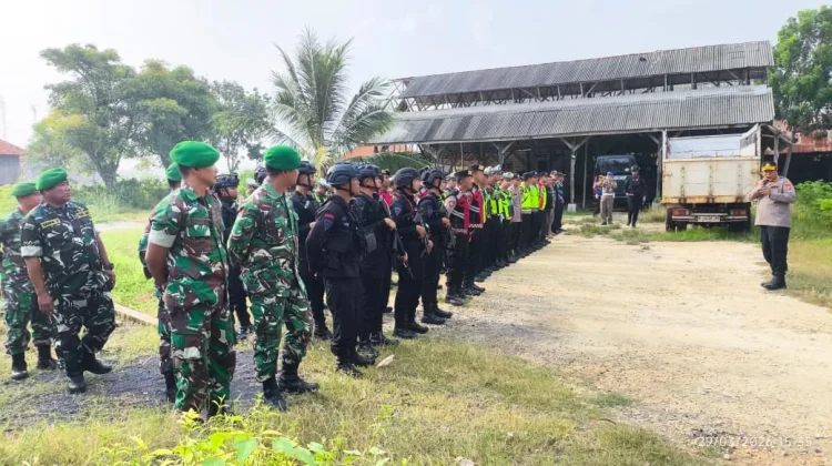 Tradisi Per - Peran , Polres Pamekasan Siaga Jalur Protokol